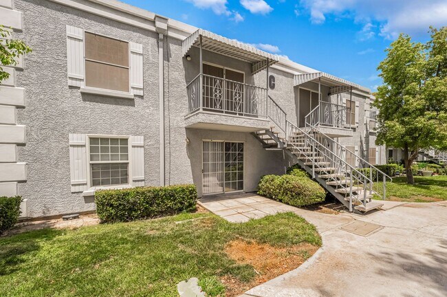 Building Photo - 2 Bedroom, 2 Bathroom Condo unit in a Gate...
