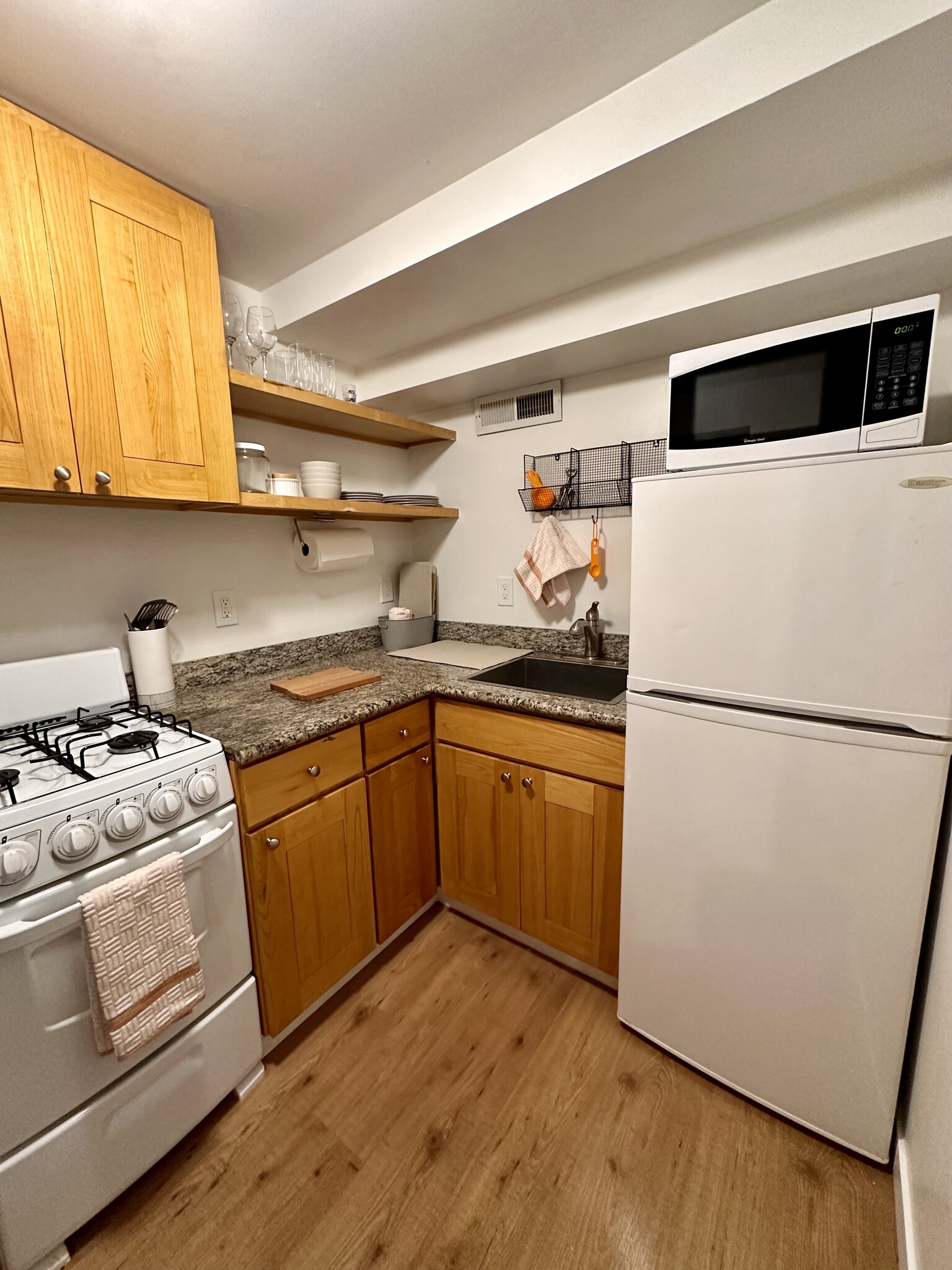 Kitchen - 3944 SW Condor Ave