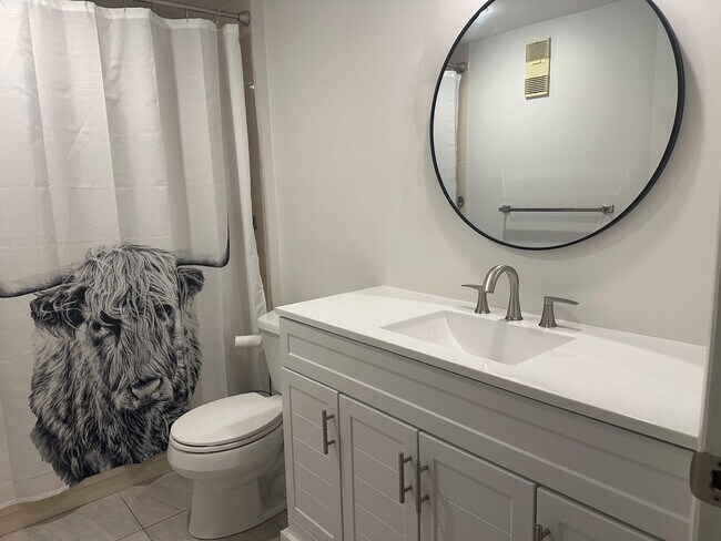 Building Photo - 1717 Whitehall Dr