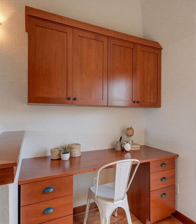 Building Photo - 722 Nob Hill Ave N