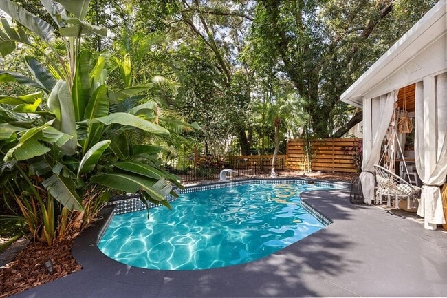 Building Photo - 989 Summer Lakes Dr