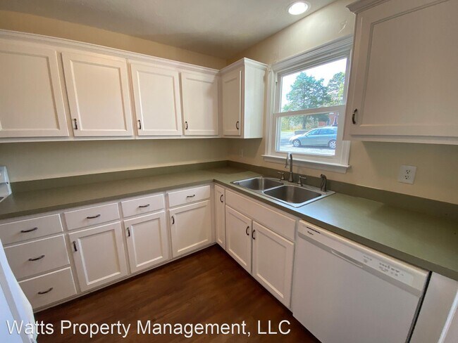 Building Photo - 2 br, 1.5 bath House - 901-1 Red Hill Rd