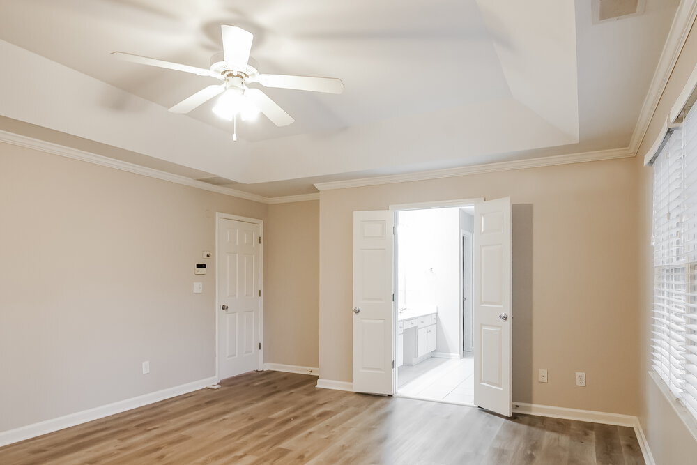 Building Photo - 990 Amberton Ln