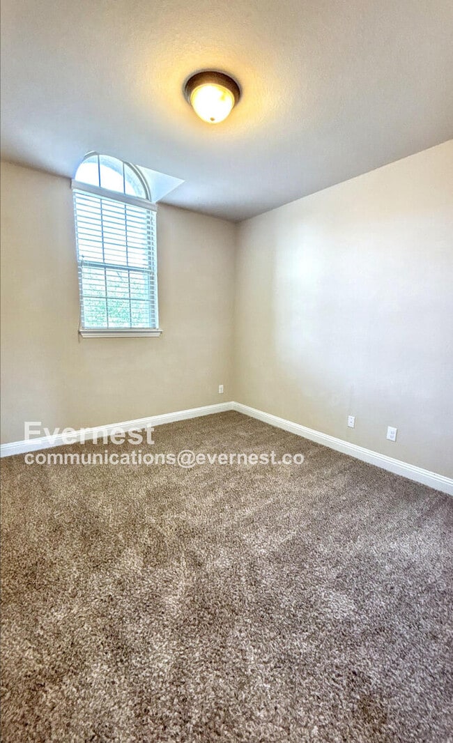 Building Photo - 2233 Zenith Ave