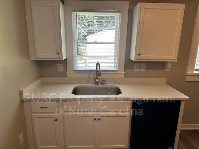 Building Photo - 204 Bookington Dr