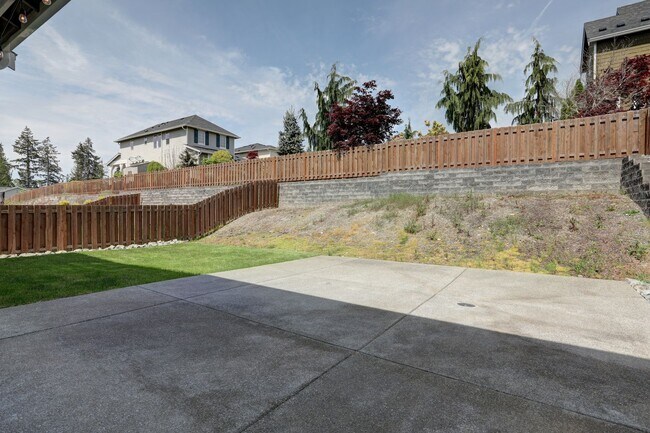 Building Photo - 4 Bedroom Home with Open Den, Living & Family Rooms – Space for Everyone