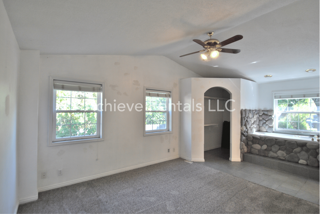 Building Photo - 170 S 460 E
