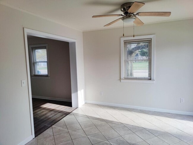 Building Photo - 478 Robbe Ave
