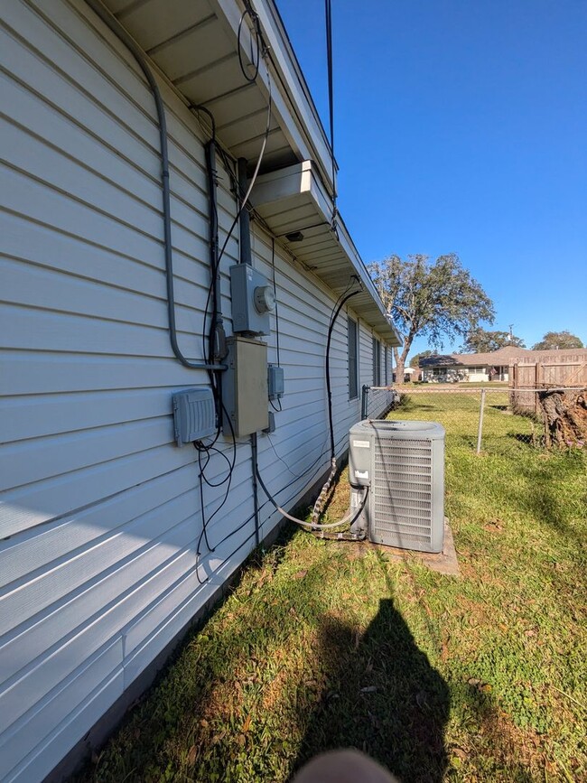 Building Photo - 717 Riffle Ave