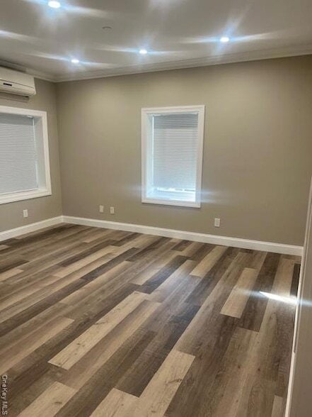 Building Photo - 5720a Old Sunrise Hwy