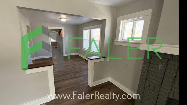 Building Photo - Belmont Bungalow!