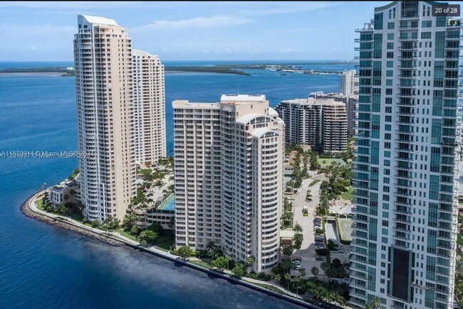 Building Photo - 888 Brickell Key Dr