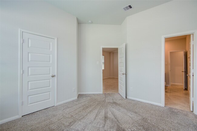 Building Photo - 2425 Temple Crag Dr