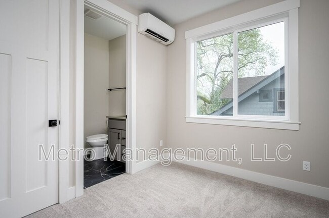 Building Photo - 3182 SE 62nd Ave