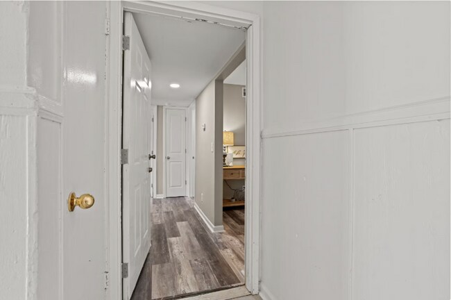 Building Photo - 110 Greenforest Cir