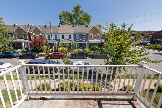 Building Photo - 2605 Parkwood Ave