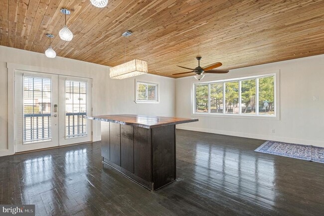 Building Photo - 312 N Hammonds Ferry Rd