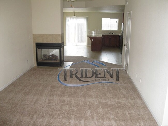 Building Photo - 3 bedroom, 2 1/2 bath halfplex/townhouse