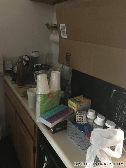 Building Photo - 1061 Beacon St