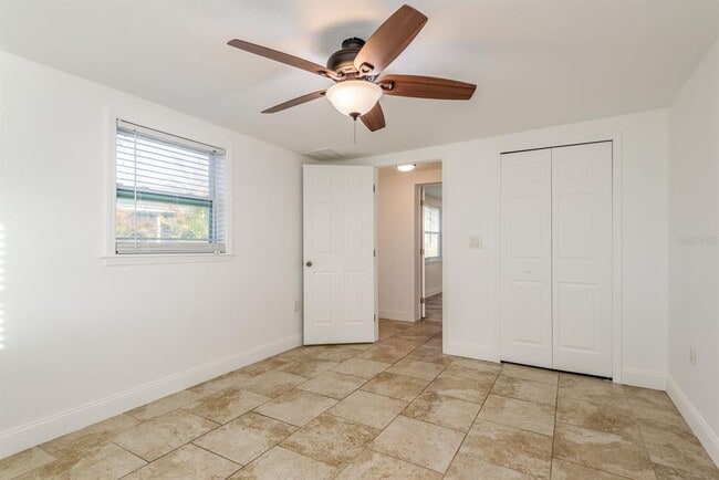 Building Photo - 4233 Belle Isle Ct