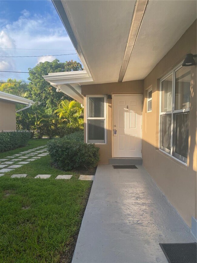 Building Photo - 2011 NE 167th St