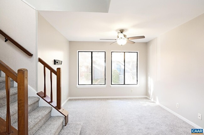 Building Photo - 964 Sutton Ct