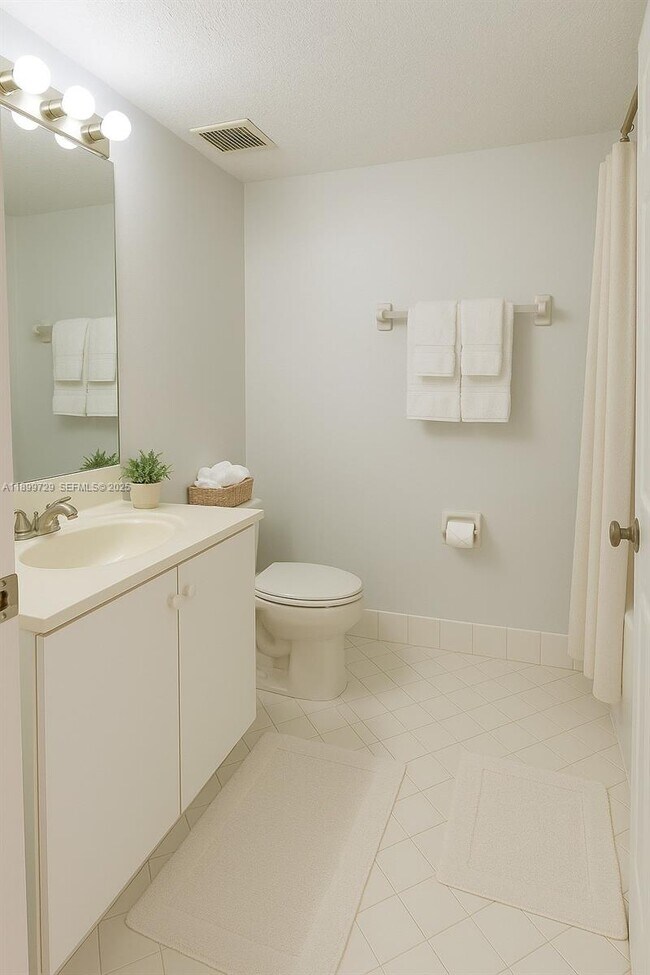 Building Photo - 1270 SE 28th Ct