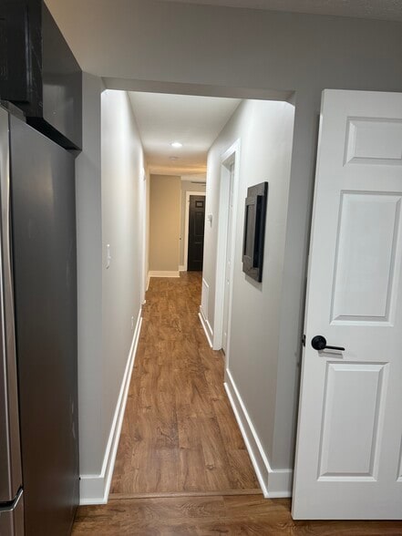 Building Photo - 1008 Milroy St