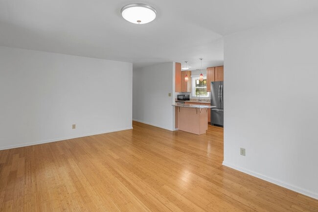 Building Photo - 2-4 Village Park Dr