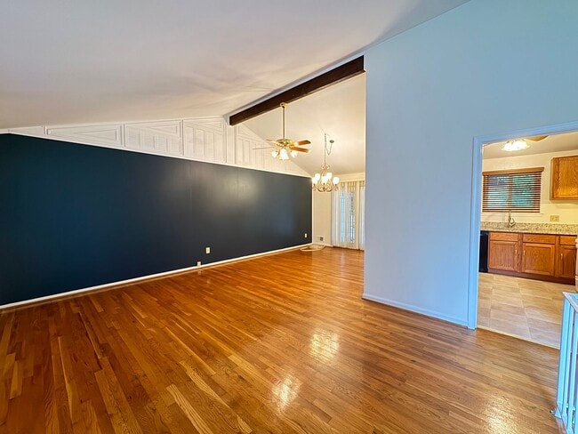 Building Photo - Gorgeous 4 Bed 3 Bath Home Sitting On Spac...