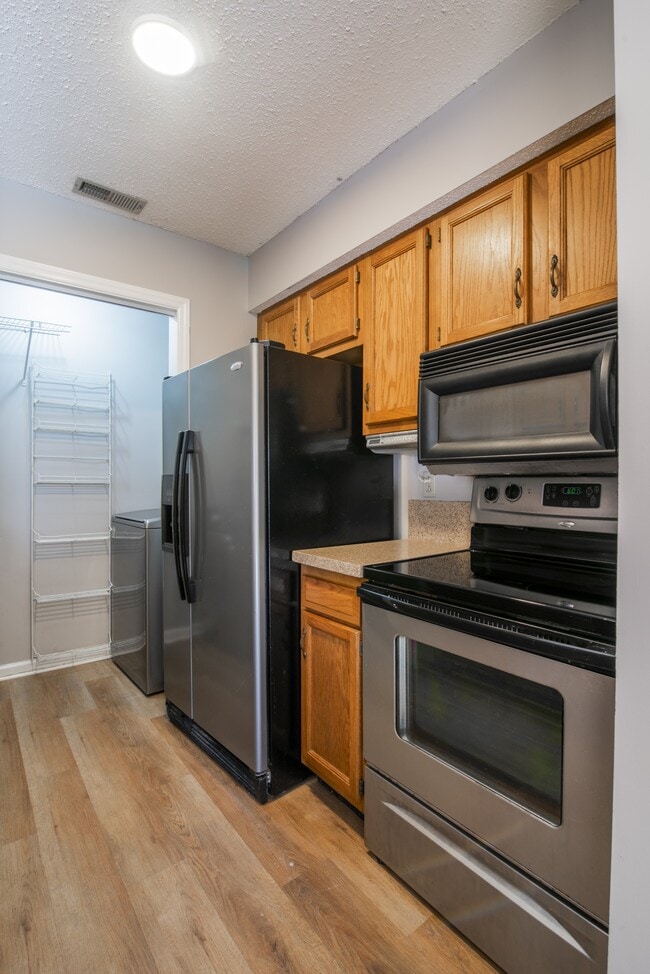 Building Photo - 8117 Tremaine Ct