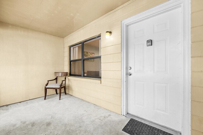 Building Photo - 1700 SW 16th Ct