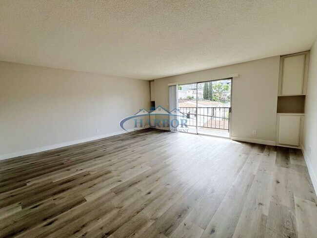 Building Photo - 2315 S Grand Ave