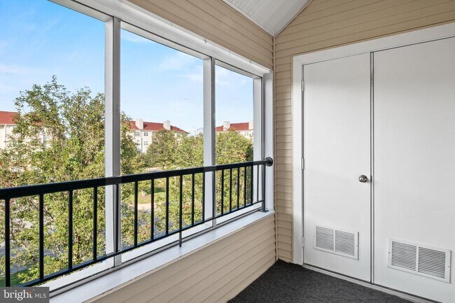 Building Photo - 2115 Ganton Green