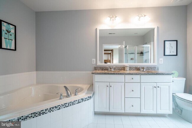 Building Photo - 22567 Naugatuck Square