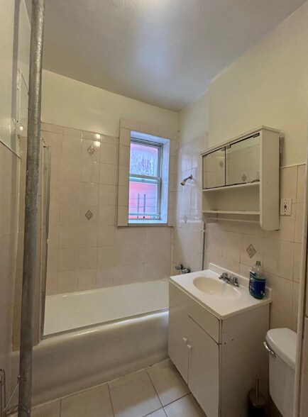 Building Photo - 203 E 94th St