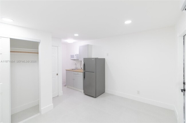 Building Photo - 5803 Buchanan St