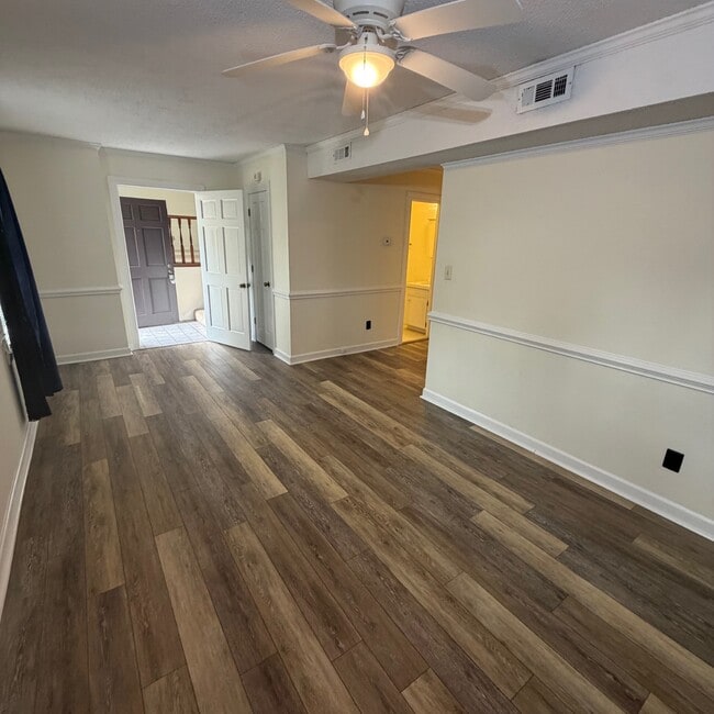 Building Photo - 3208 Ellsworth Dr