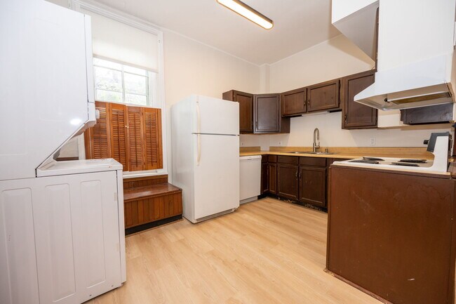 Building Photo - 51 N Pearl St