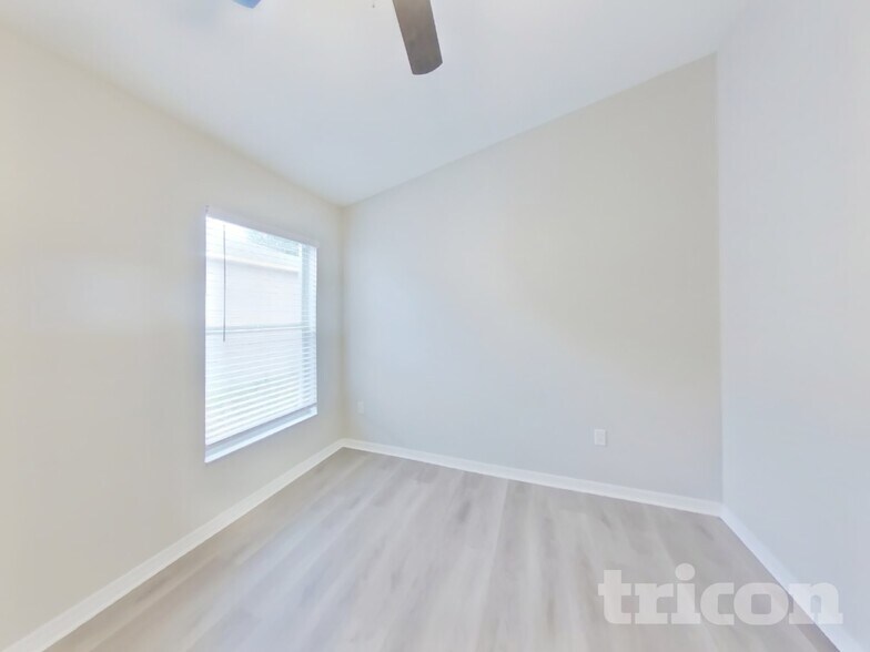 Building Photo - 10435 Blackmore Dr