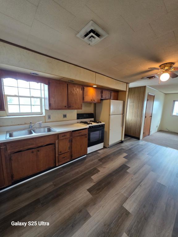 Building Photo - 371 W 12th St