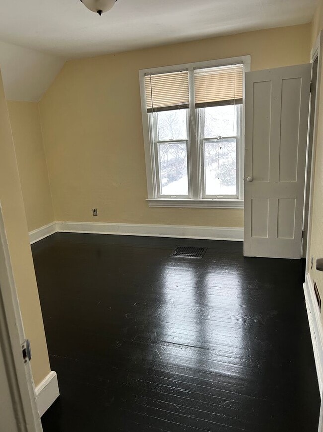 Building Photo - 3 bedrooms 1 bathroom house by Augsburg Un...