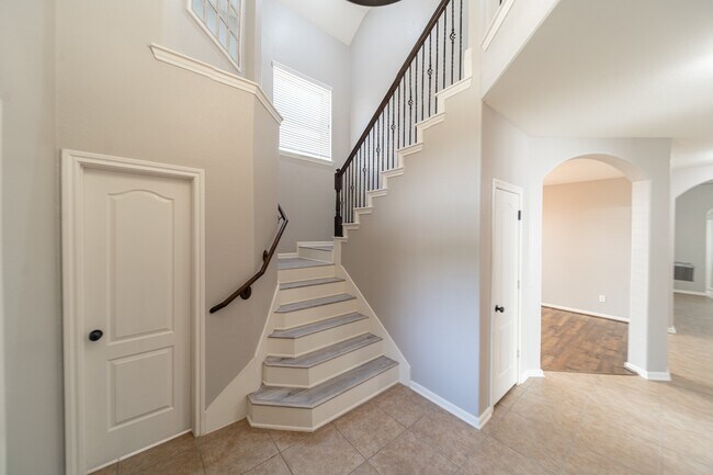 Building Photo - 13303 Davenport Hills Ln