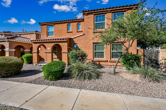Primary Photo - 2257 S Ponderosa Dr
