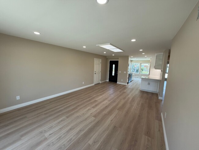 Building Photo - Updated Del Mar model home in Leisure Village