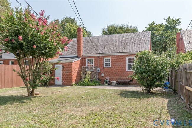 Building Photo - 3710 W Cary St