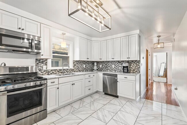 Building Photo - 290 RANDOLPH Ave