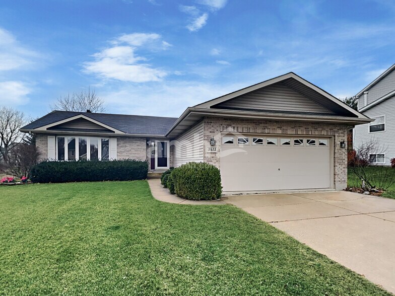 Primary Photo - 3415 Turnberry Dr