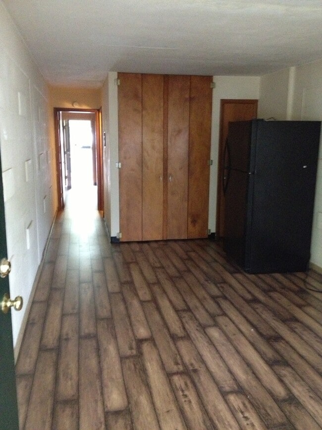 Building Photo - 1BR/1BA Unit in Great Location Close to Downtown & Schools! AVAIL. AUG 1, 2026