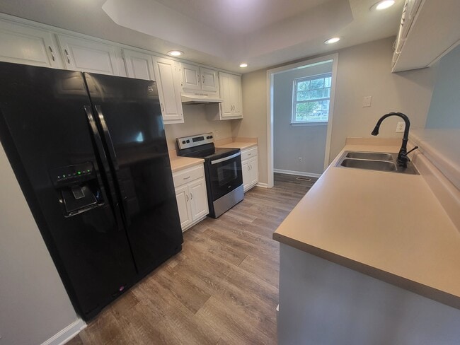 Building Photo - 110 Kenwood Dr